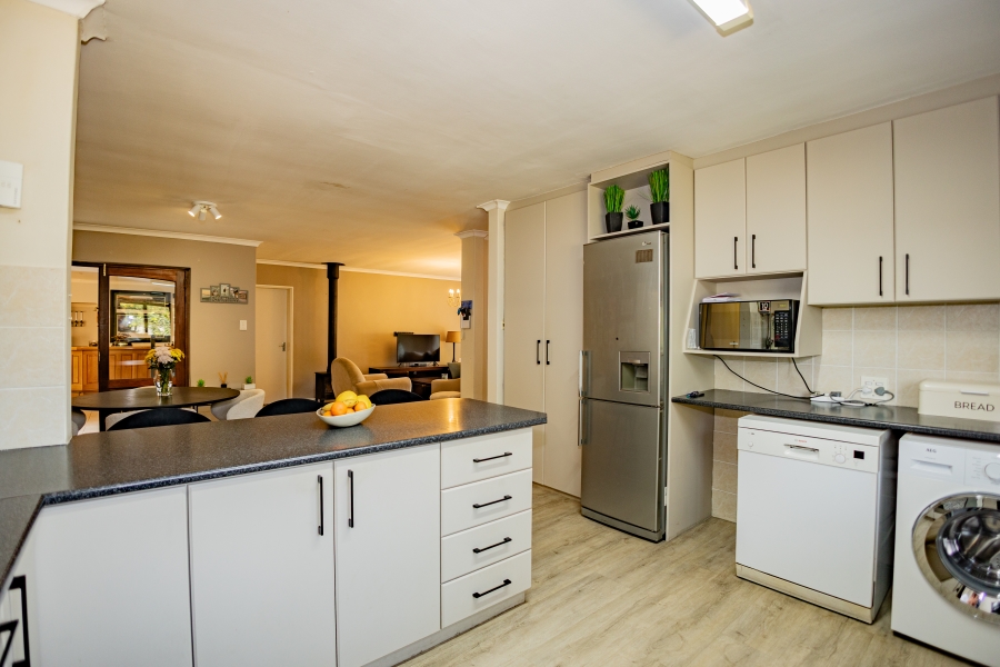 4 Bedroom Property for Sale in Kenridge Heights Western Cape